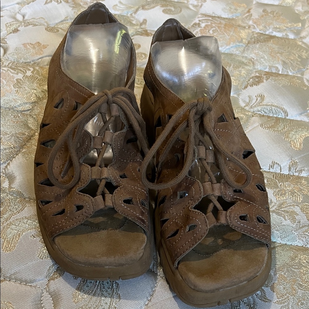 Chic Brown Lace-Up Women's Sandals